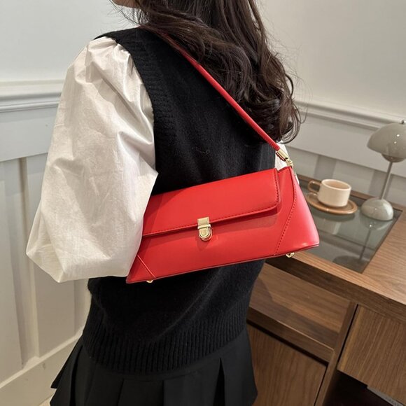 Vintage Small Red Shoulder Bag for Women Zipper Closure and Classic Design - Picture 4 of 7